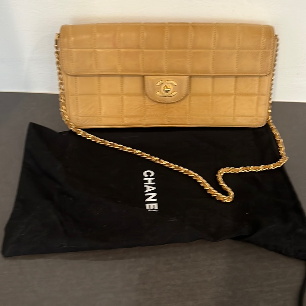 Chanel vintage shoulder bag